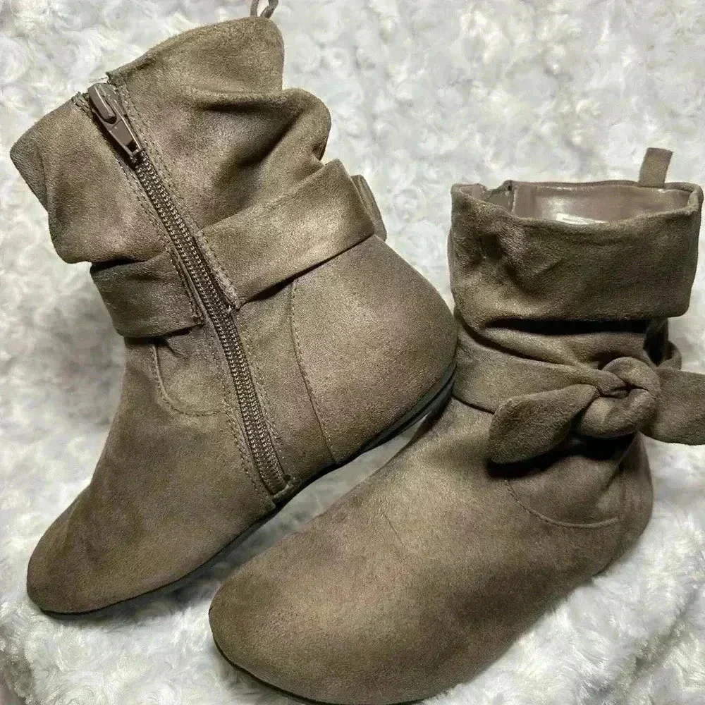 Parker & Sky Toddler‎ Girls Size 13 Color Taupe Bow Slouch Boots